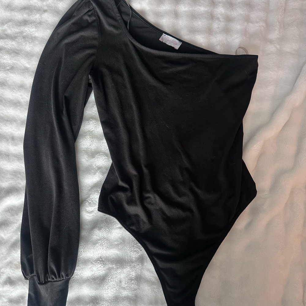 Pink Lily Black One-Shoulder Bodysuit